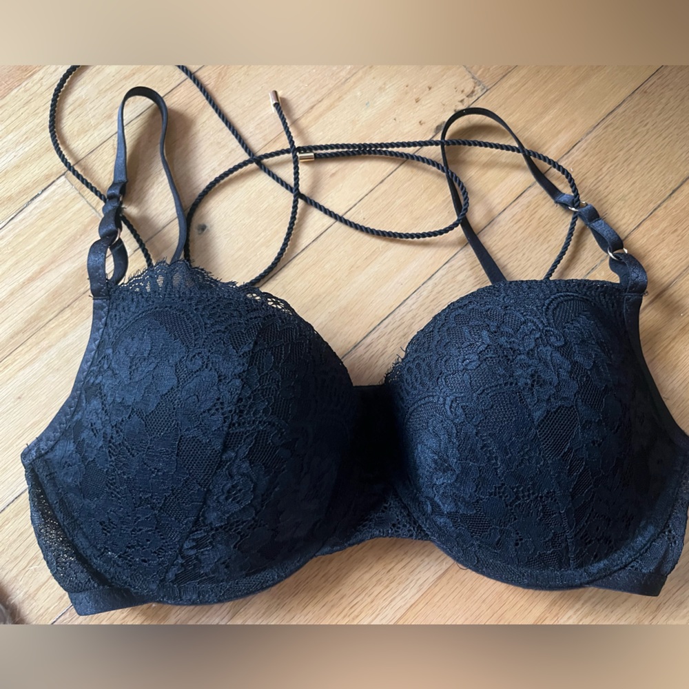 Black lace Calzedonia Intimissimi push up bra lace up ties 32DD E